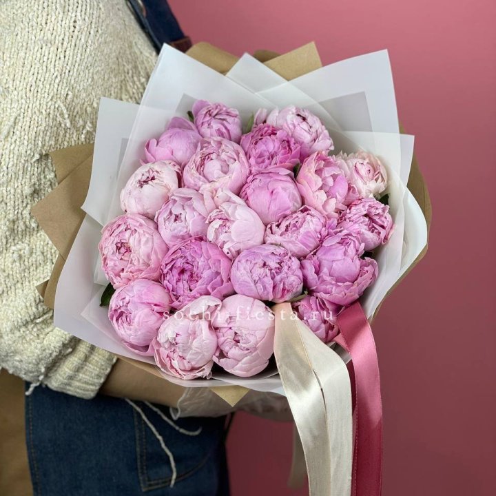 Букет из 21 пионов в Астрахани