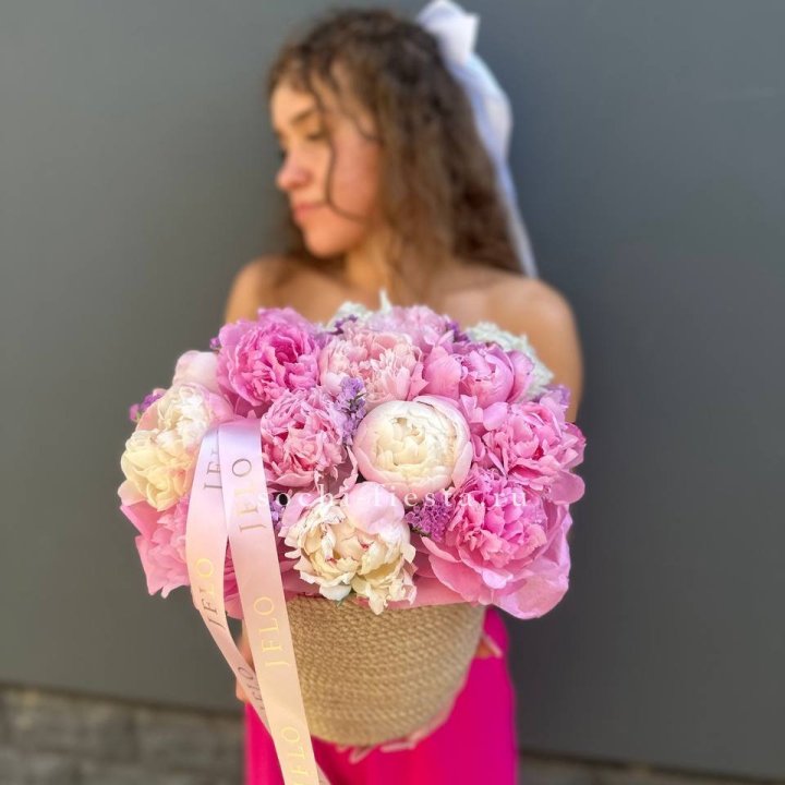 15 пионов в джутовом кашпо в Астрахани