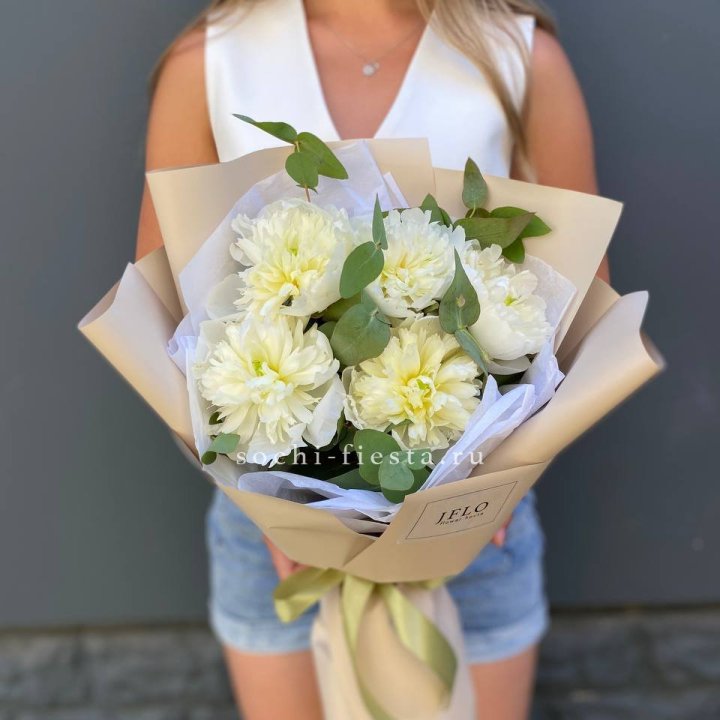 Букет белых пионов в Астрахани