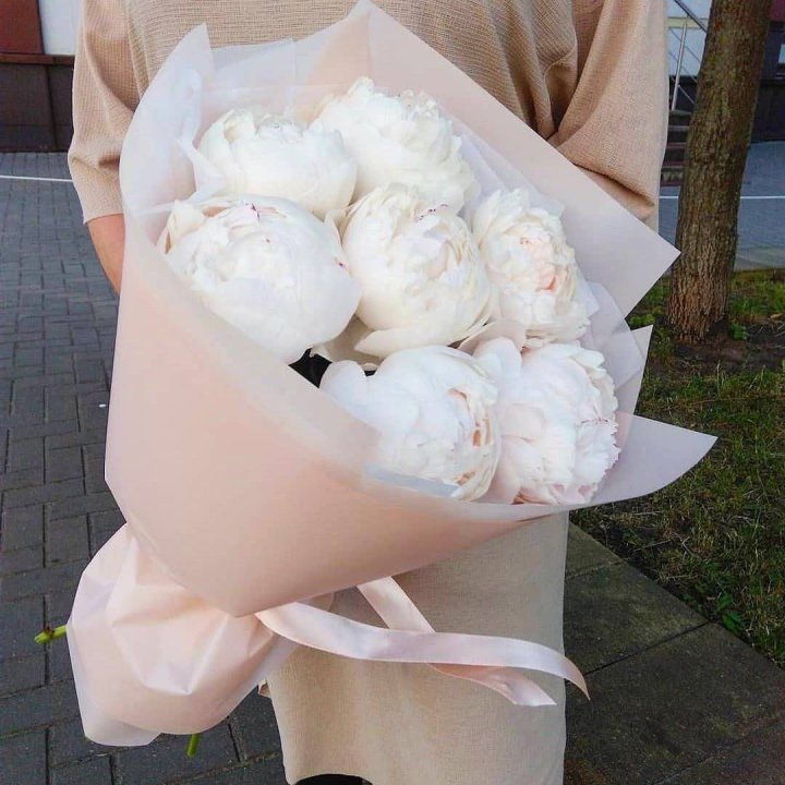 Букет белых пионов в Астрахани
