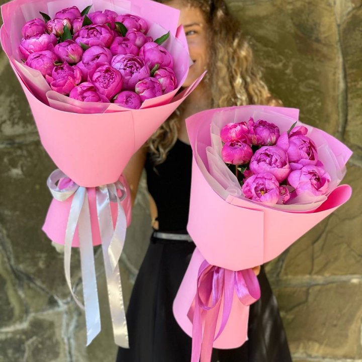 Букет ярких пионов  в Астрахани