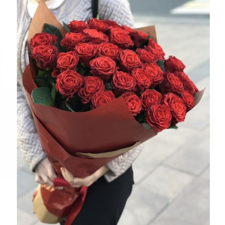 29 высоких роз  в Астрахани