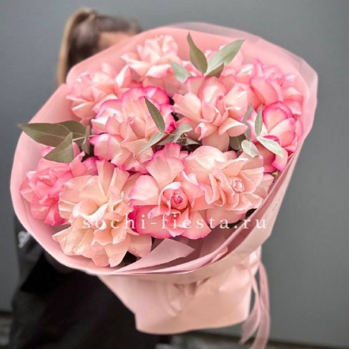 Нежно- розовые французские розы Венди в Астрахани