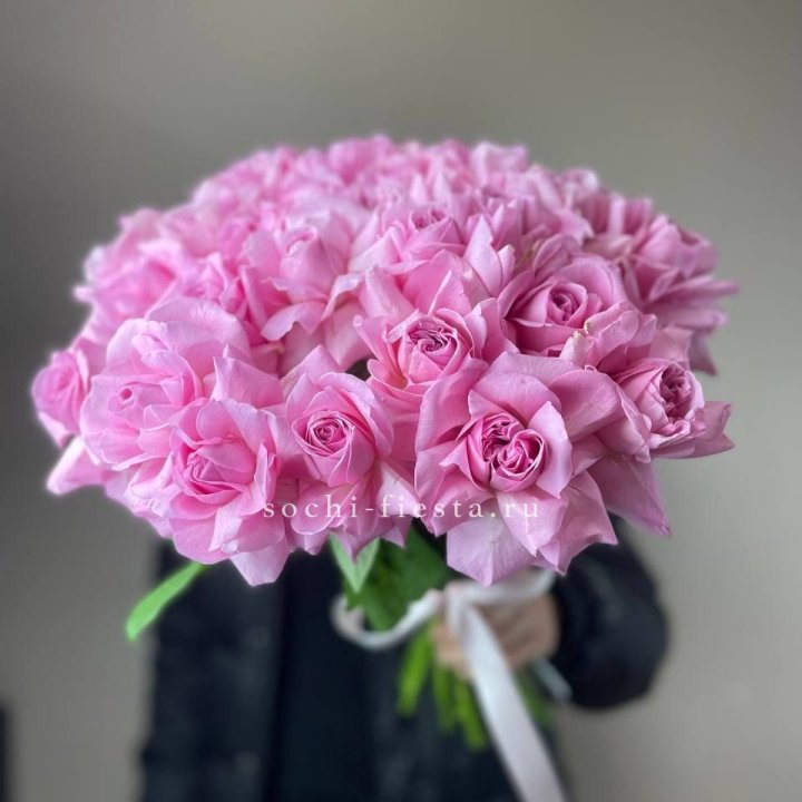 25 розовых французских роз в Астрахани