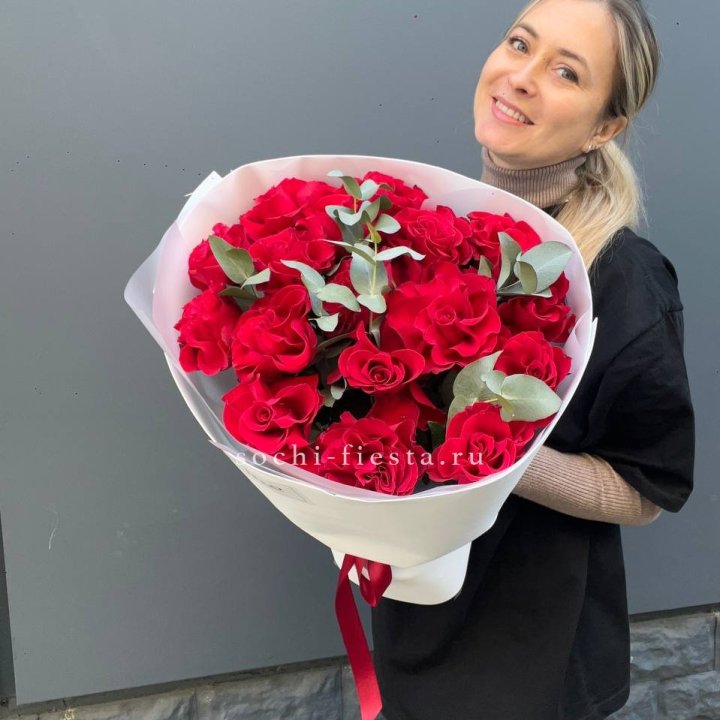 17 Красных французских роз в Астрахани