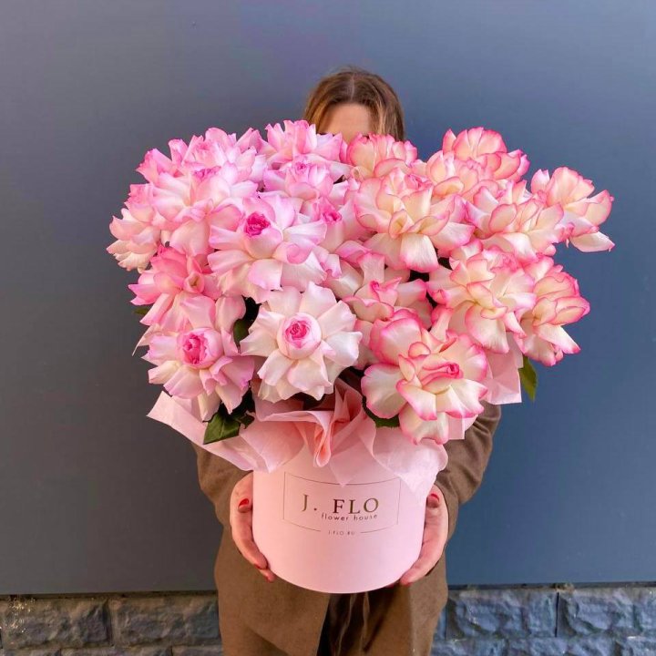 25 Французских роз микс в боксе в Астрахани