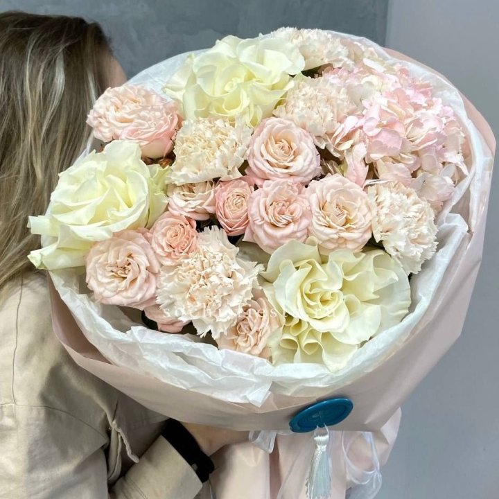 Дизайнерский букет "Джентел" в Астрахани