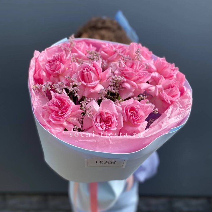 Букет французских розовых роз  в Астрахани