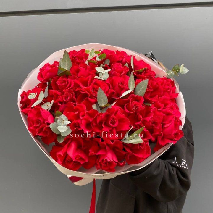 23 Красных французских роз в Астрахани