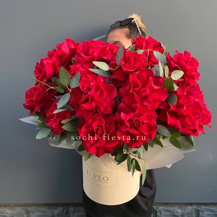 25 Французских красных роз в коробке в Астрахани