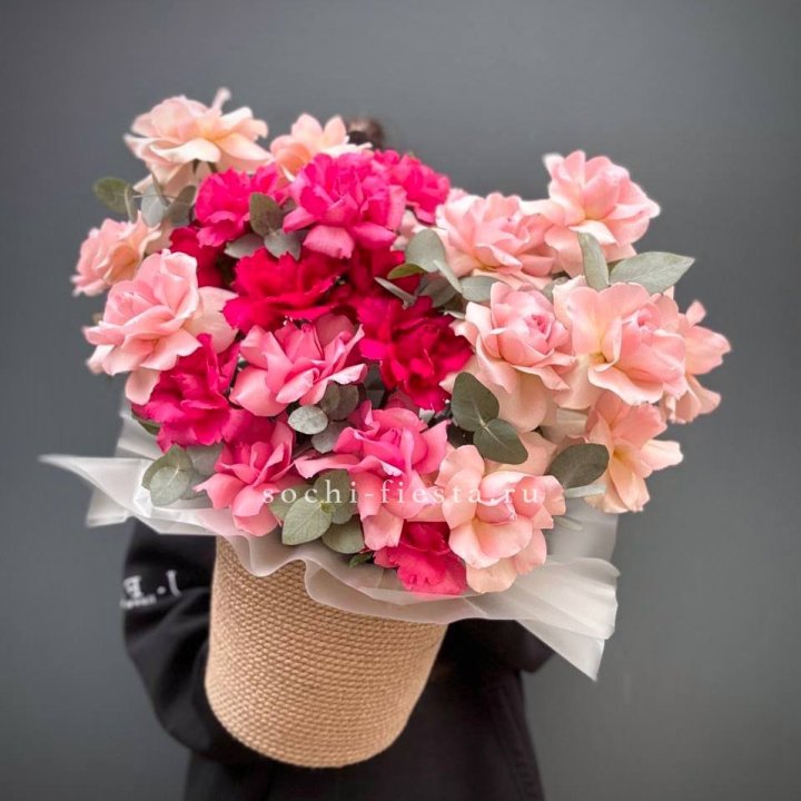 23 Французские розы Микс в боксе в Астрахани