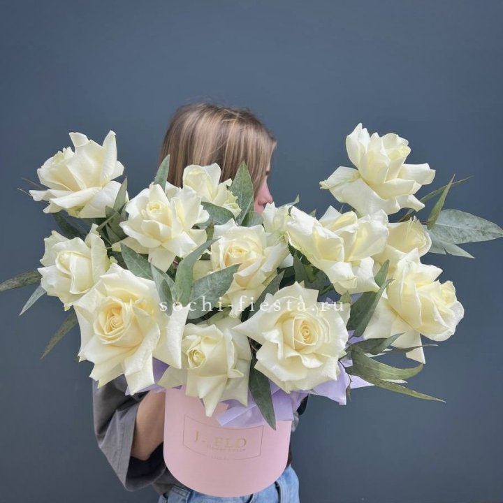 15 Французских роз в боксе в Астрахани