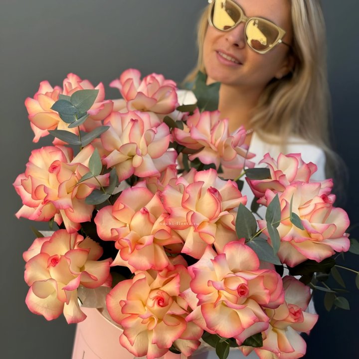 15 французских  роз Джумилия в боксе в Астрахани