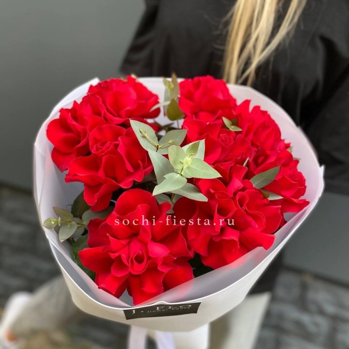 9 Красных французских роз в Астрахани
