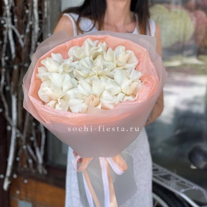 7 Белых французских роз в Астрахани