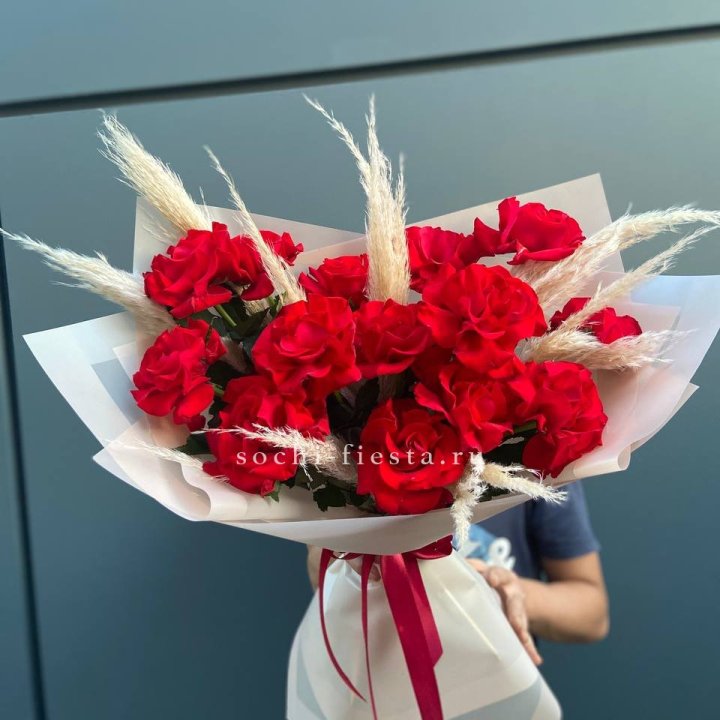 15 Красных французских розы в Астрахани