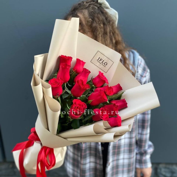 15 красных роз в Астрахани