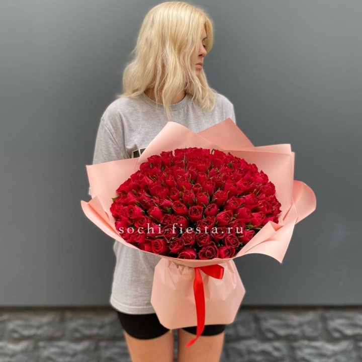 101  красная кенийская роза  в Астрахани