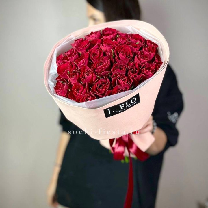 35 кенийских роз в Астрахани
