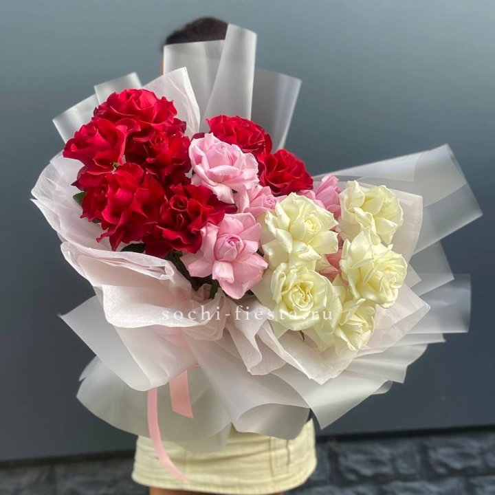 Микс из 17 роз в Астрахани