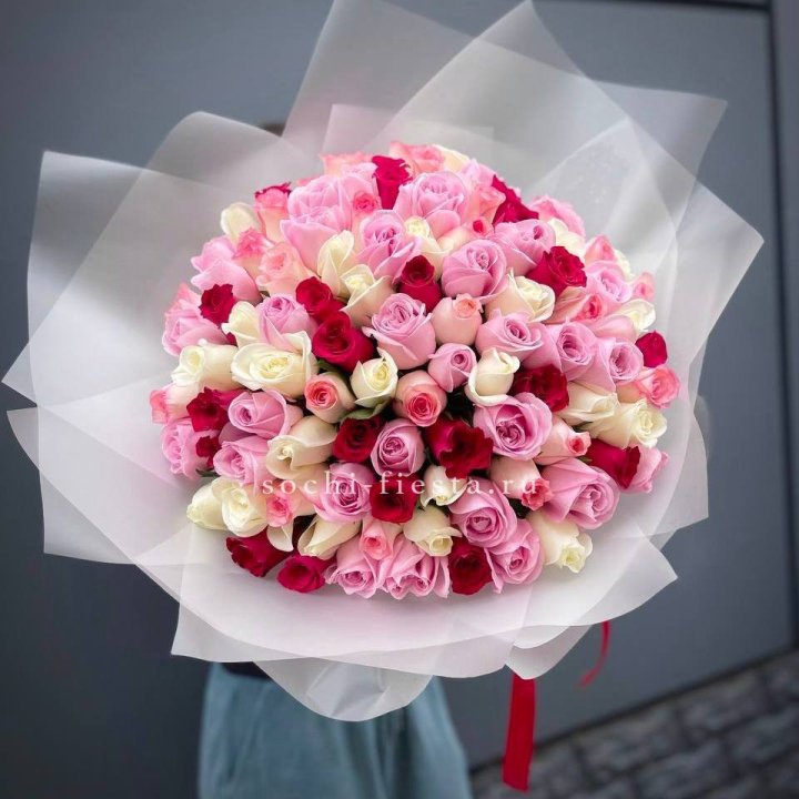 101 разноцветная роза "Карусель" в Астрахани