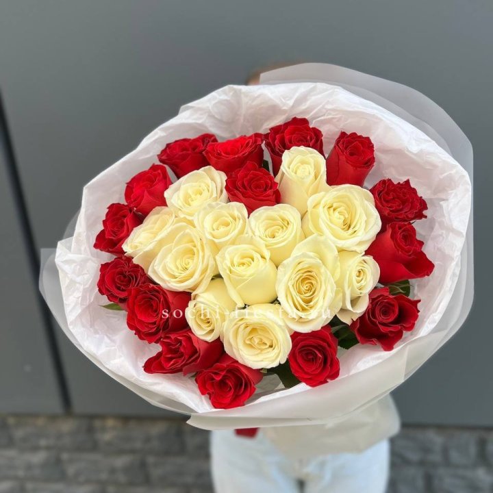 27 роз микс в Астрахани