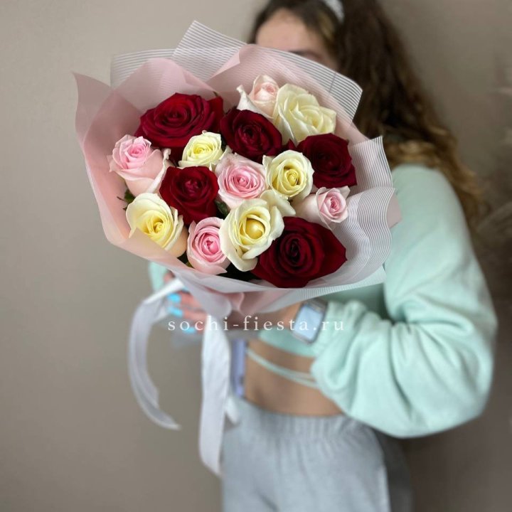 15 роз "Карусель" в Астрахани