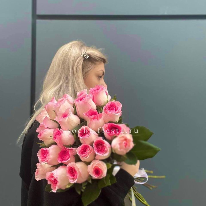  25 розовых роз в Астрахани