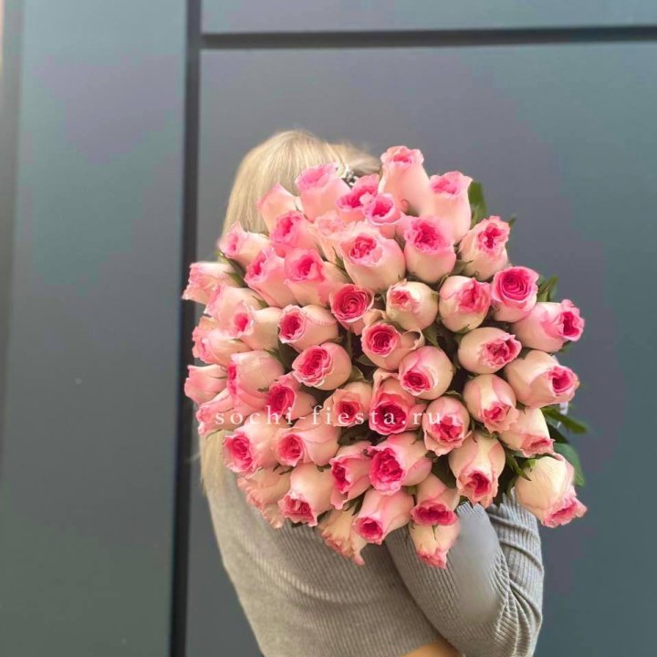 51 розовая роза в Астрахани