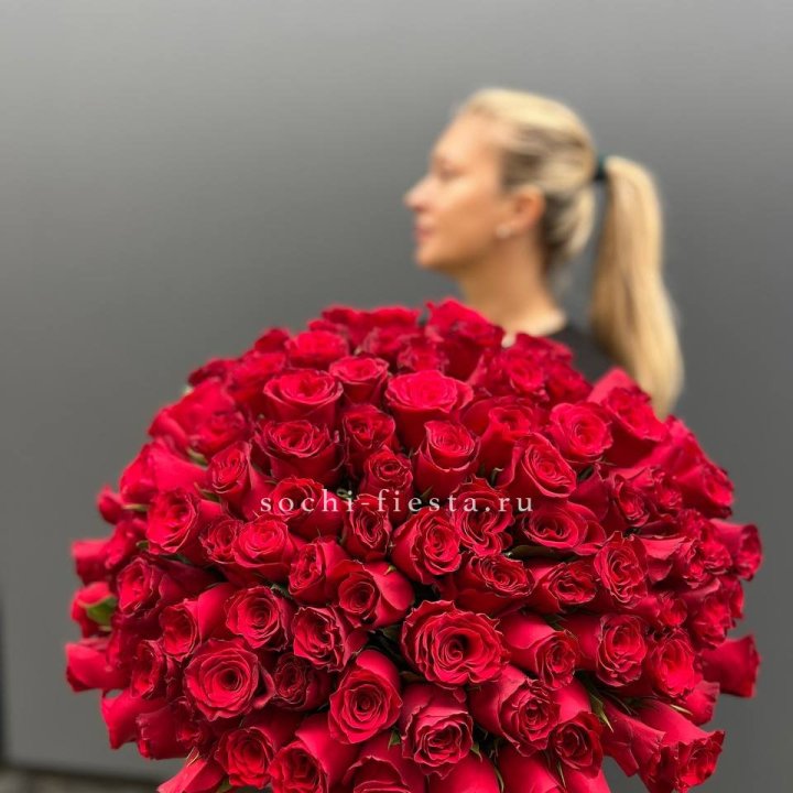 Охапка из 101 красной розы в Астрахани