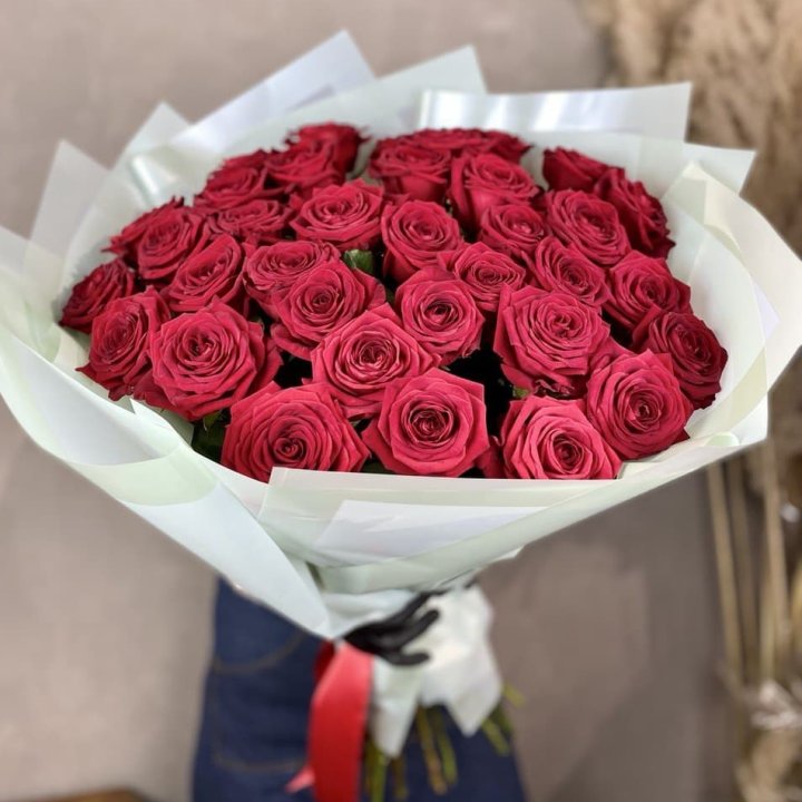 37 красных роз в Астрахани