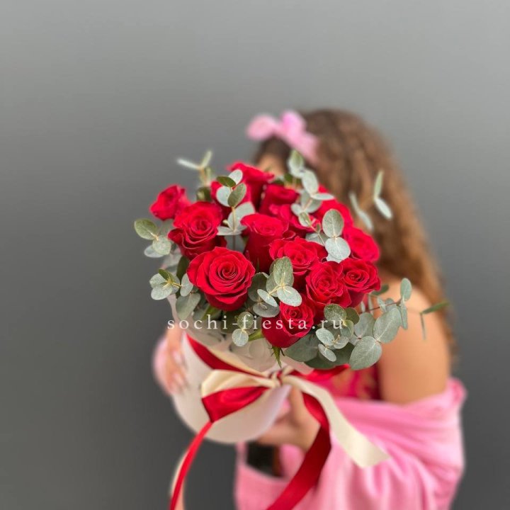 15 Красных роз в боксе №2 в Астрахани