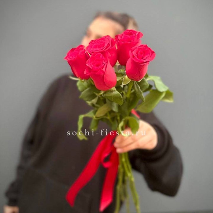 Букет 5 красных роз  в Астрахани