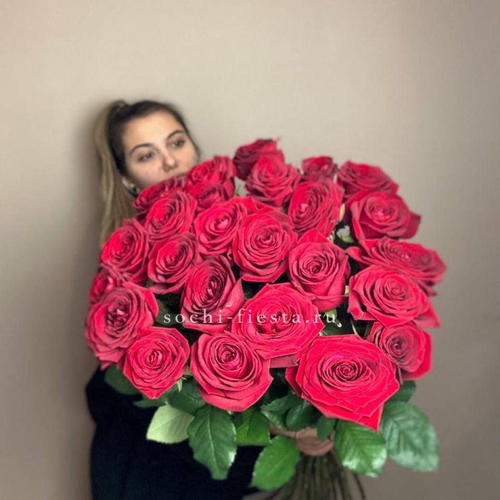 25 высоких роз в Астрахани
