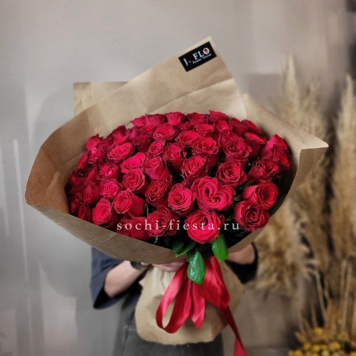 63 красных роз вайт в Астрахани