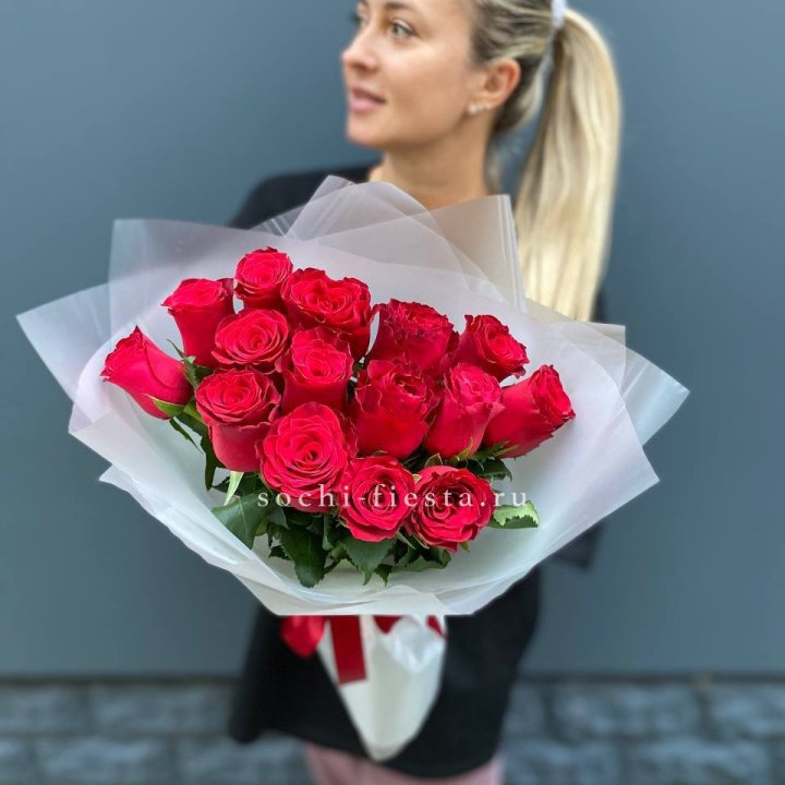 Букет из 15 красных роз  в Астрахани