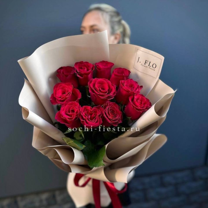 Букет красных роз "Наоми" в Астрахани