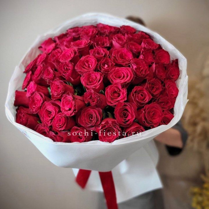 65 красных роз вайт в Астрахани