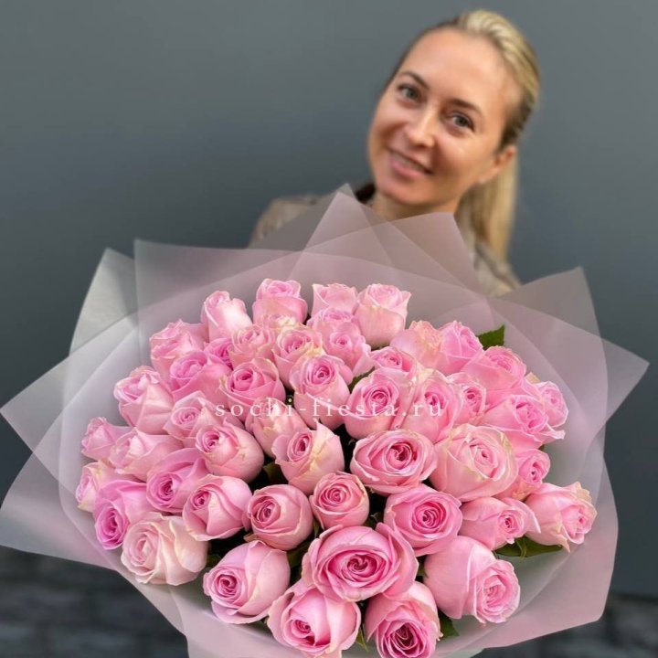 51 розовая роза в Астрахани