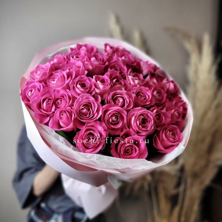 35 розовых роз  в Астрахани