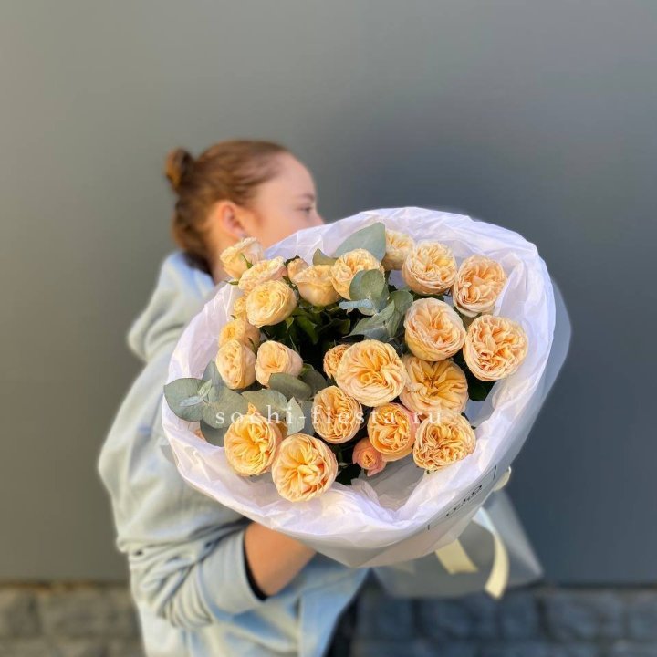 7 пионовидных роз в Астрахани