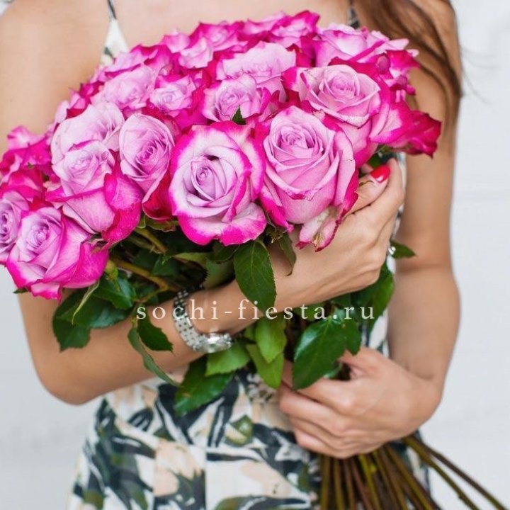 Букет высоких роз Ди перпел в Астрахани