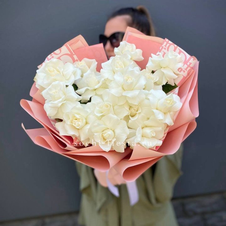 Белые розы "Аморе" в Астрахани