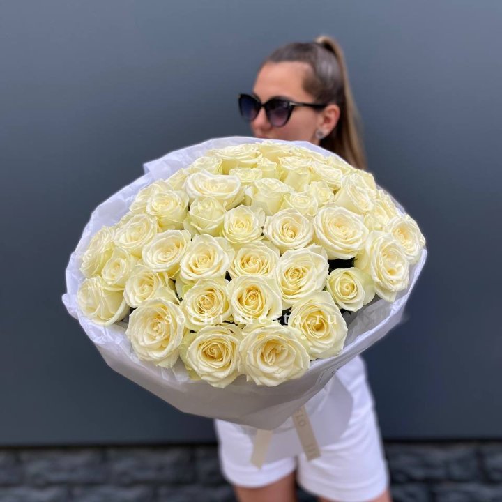 51 белая роза  в Астрахани