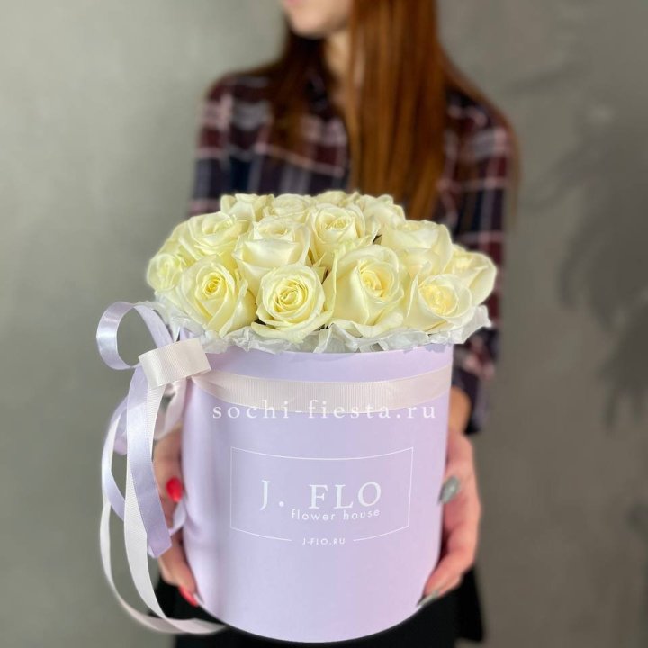 25 роз в цилиндре  в Астрахани