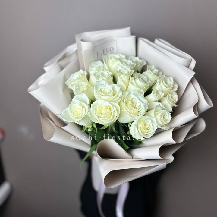19 белых роз  в Астрахани