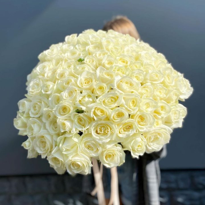 Букет  из 101 белой розы  в Астрахани