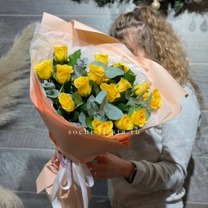15 желтых роз в Астрахани