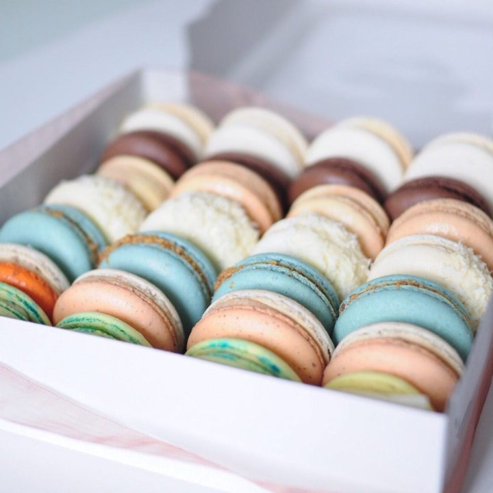 Коробка макаронс 25 шт. в Астрахани