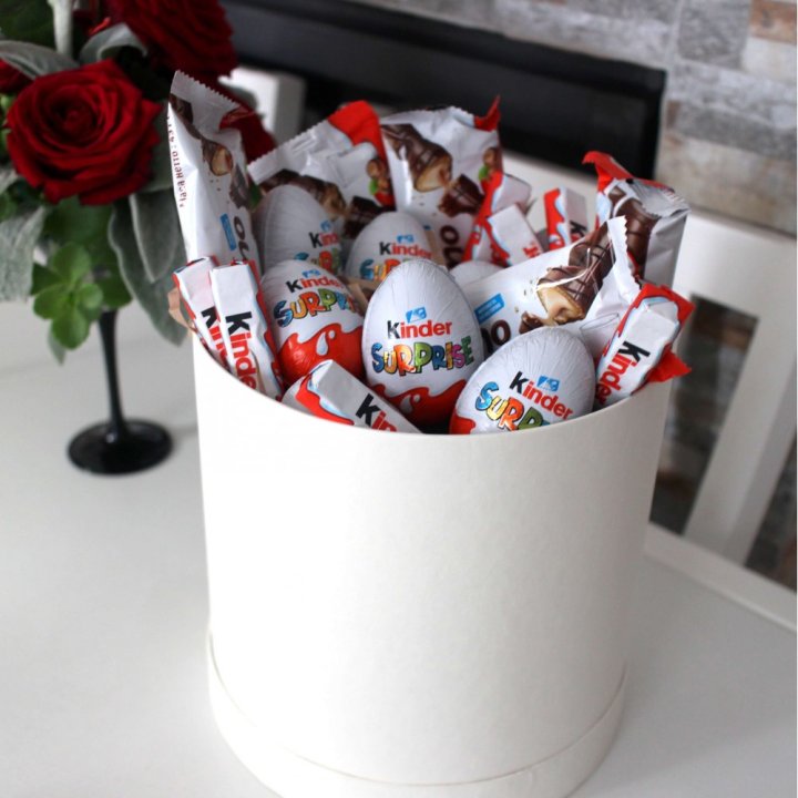 Коробка с киндерами  в Астрахани